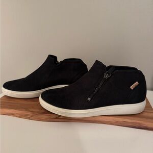 Women’s Ecco black boots